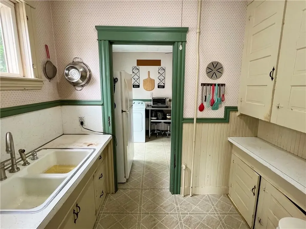 56 Asylum Street Woonsocket RI 02895