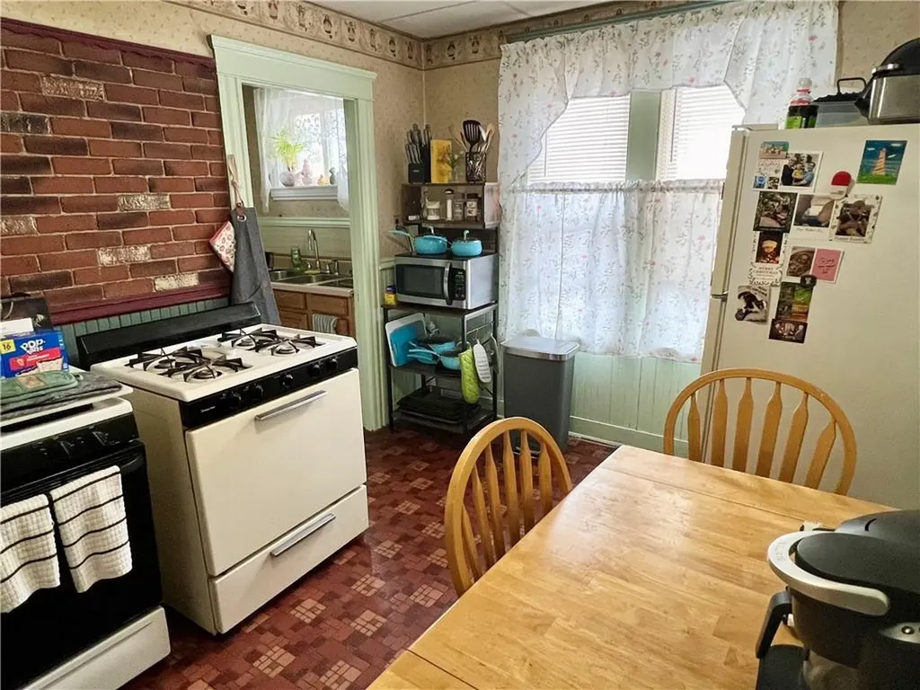 56 Asylum Street Woonsocket RI 02895