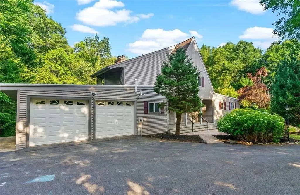 24 Tallyho Road Cumberland RI 02864