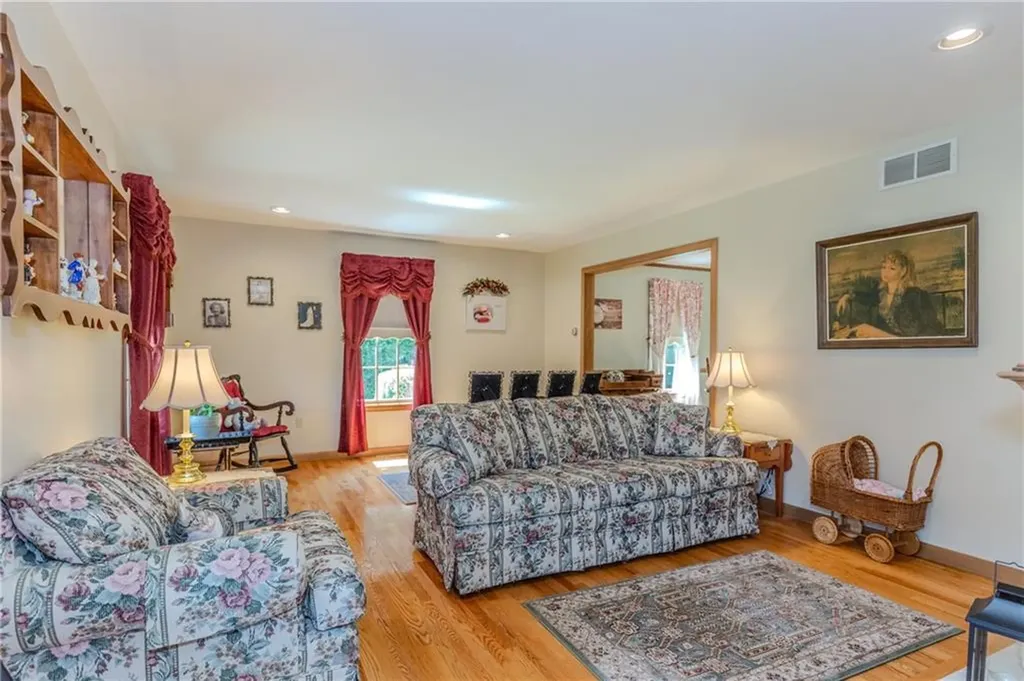 46 South Eagle Nest Drive Lincoln RI 02865