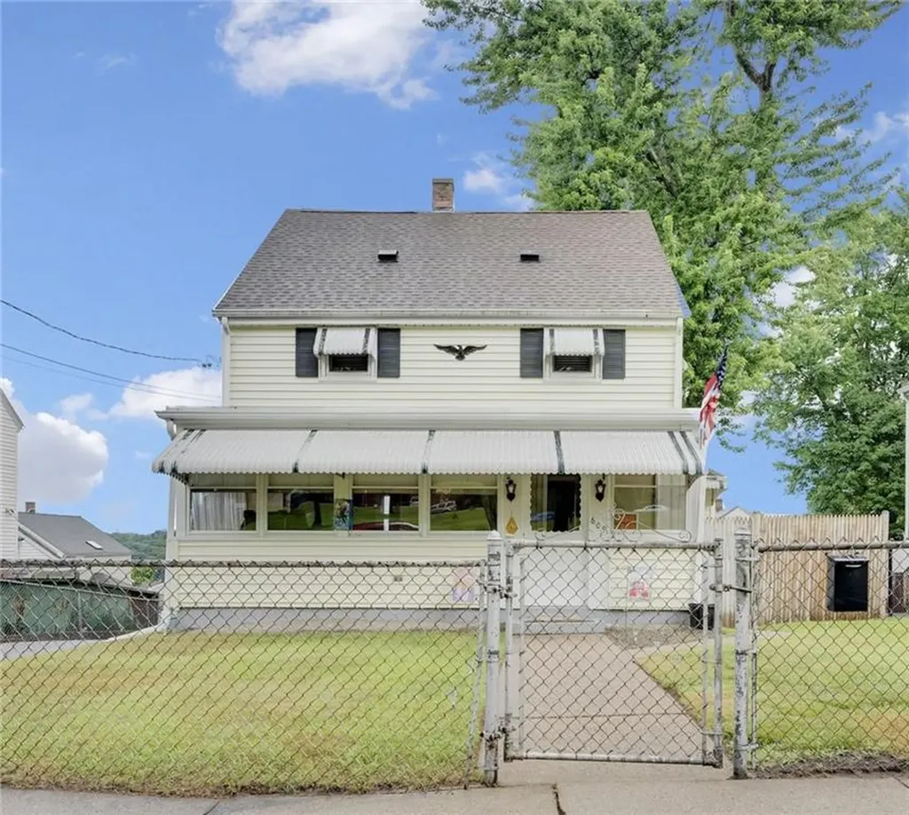 609 6th Avenue Woonsocket RI 02895