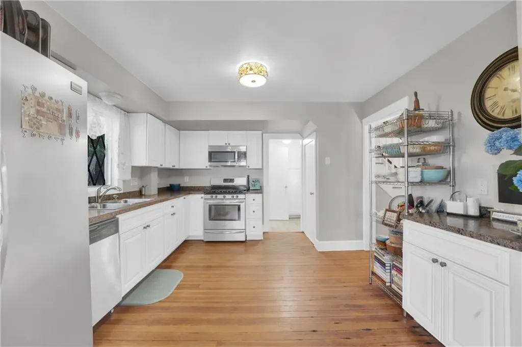 609 6th Avenue Woonsocket RI 02895
