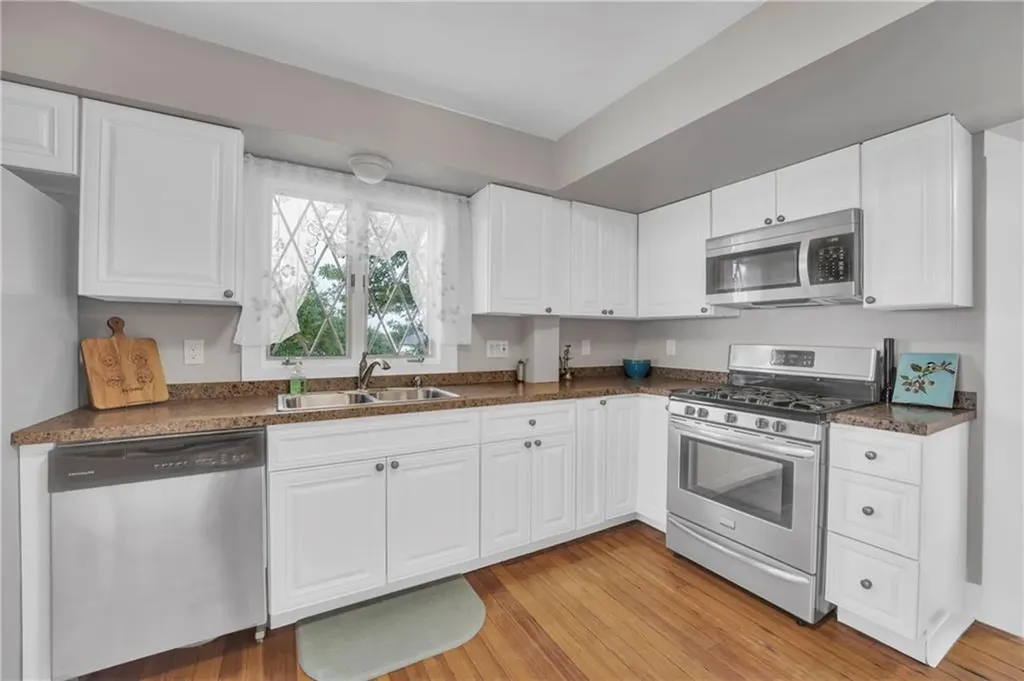 609 6th Avenue Woonsocket RI 02895