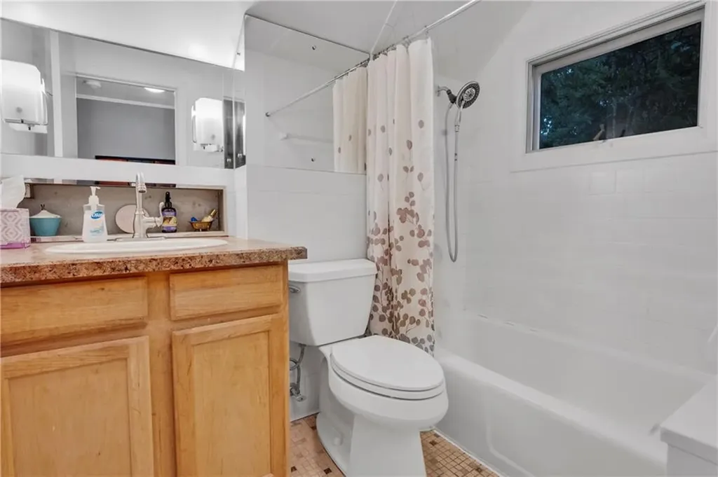 609 6th Avenue Woonsocket RI 02895