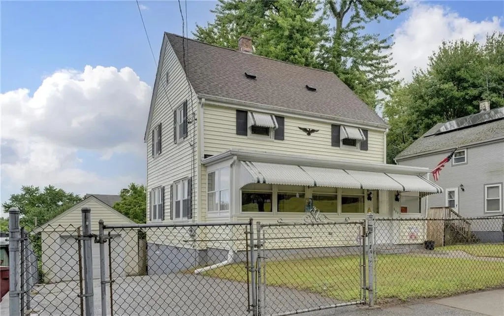 609 6th Avenue Woonsocket RI 02895