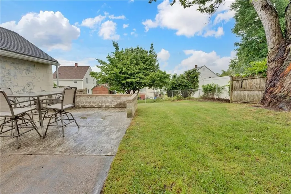 609 6th Avenue Woonsocket RI 02895