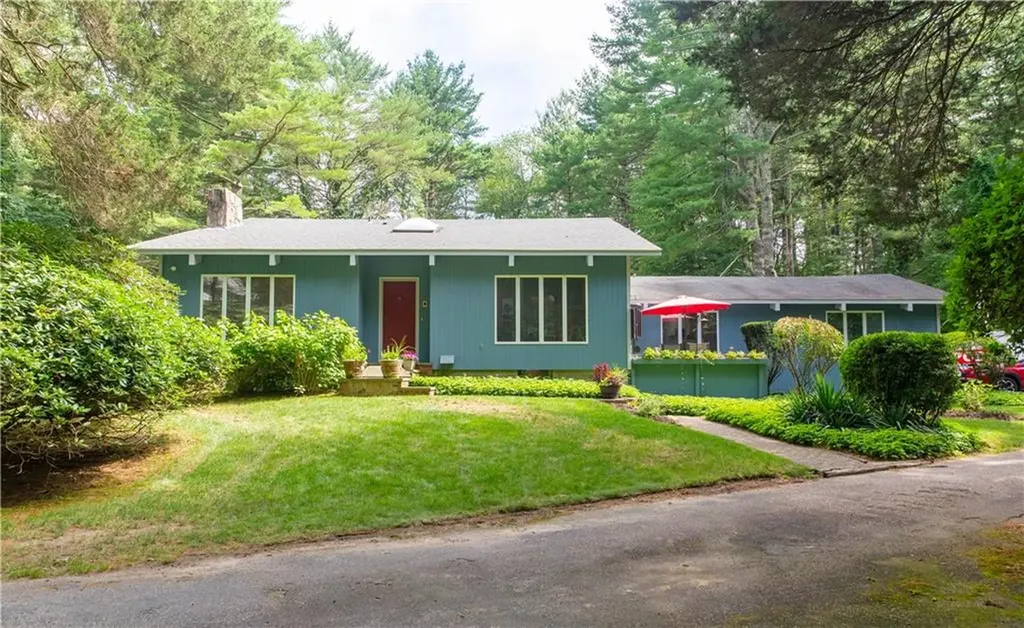 1425 Diplomat Drive East Greenwich RI 02818