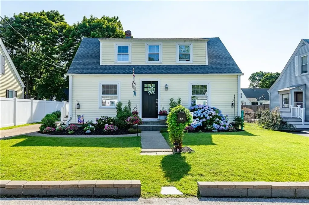 22 Deacon Avenue Warwick RI 02886