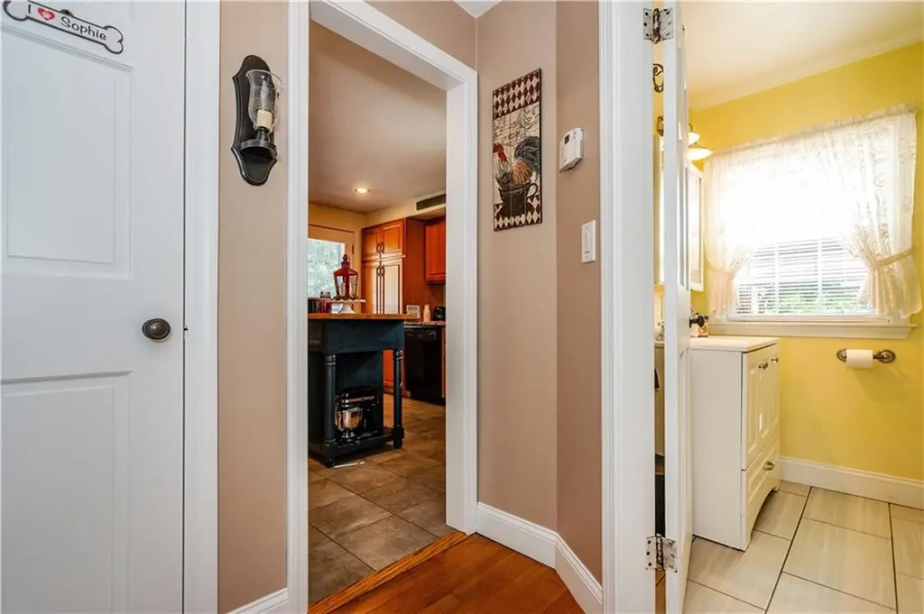 22 Deacon Avenue Warwick RI 02886