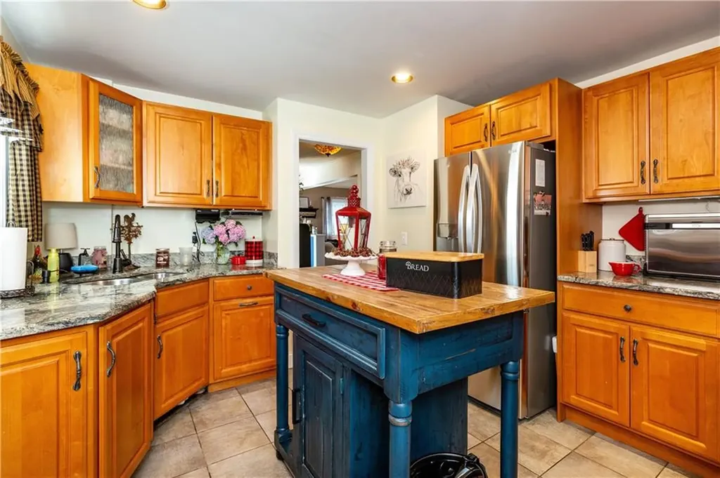 22 Deacon Avenue Warwick RI 02886