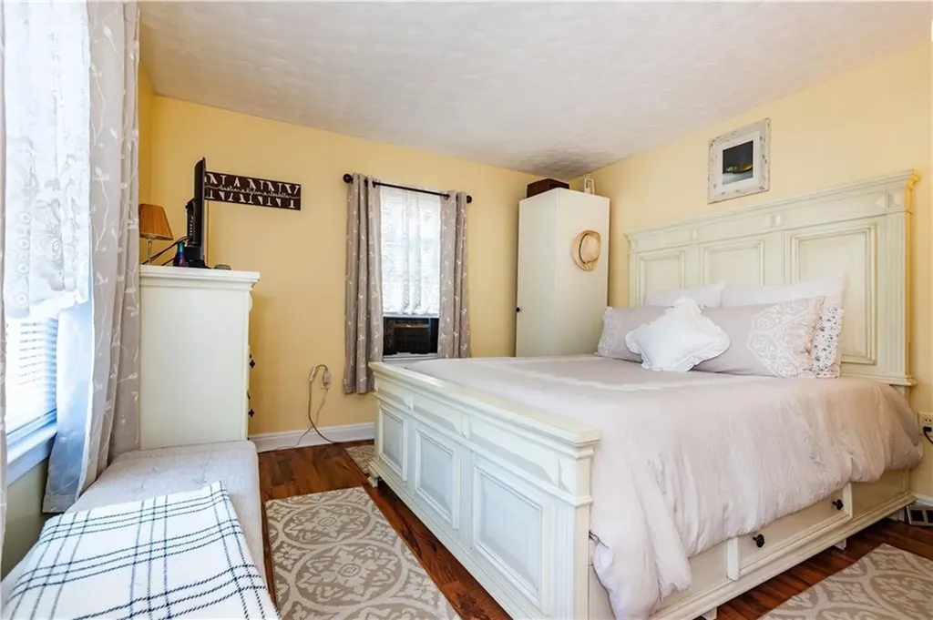 22 Deacon Avenue Warwick RI 02886