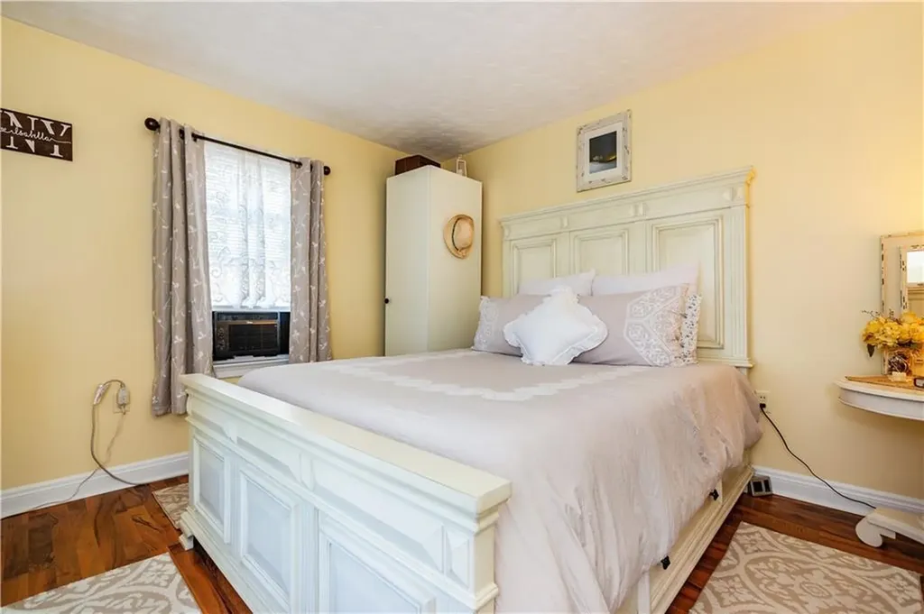 22 Deacon Avenue Warwick RI 02886