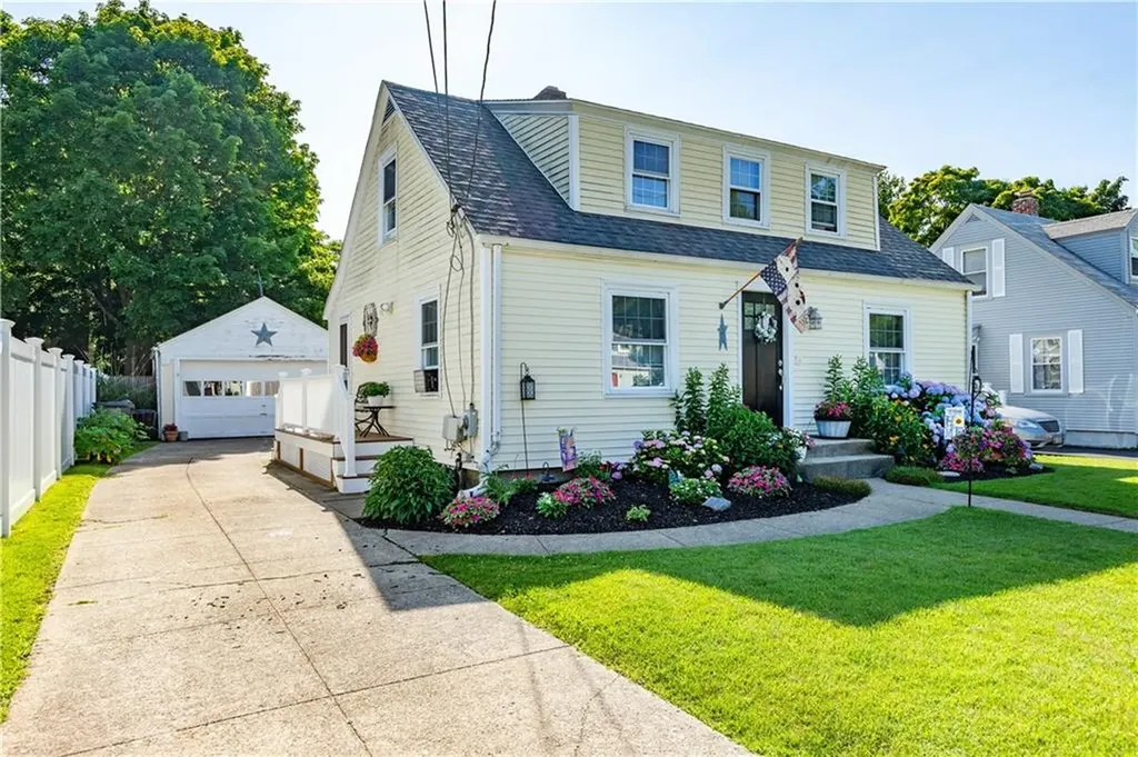 22 Deacon Avenue Warwick RI 02886