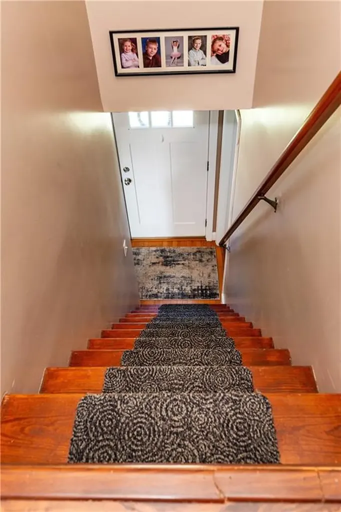 22 Deacon Avenue Warwick RI 02886