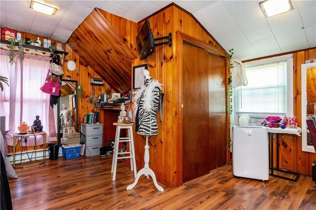 22 Deacon Avenue Warwick RI 02886