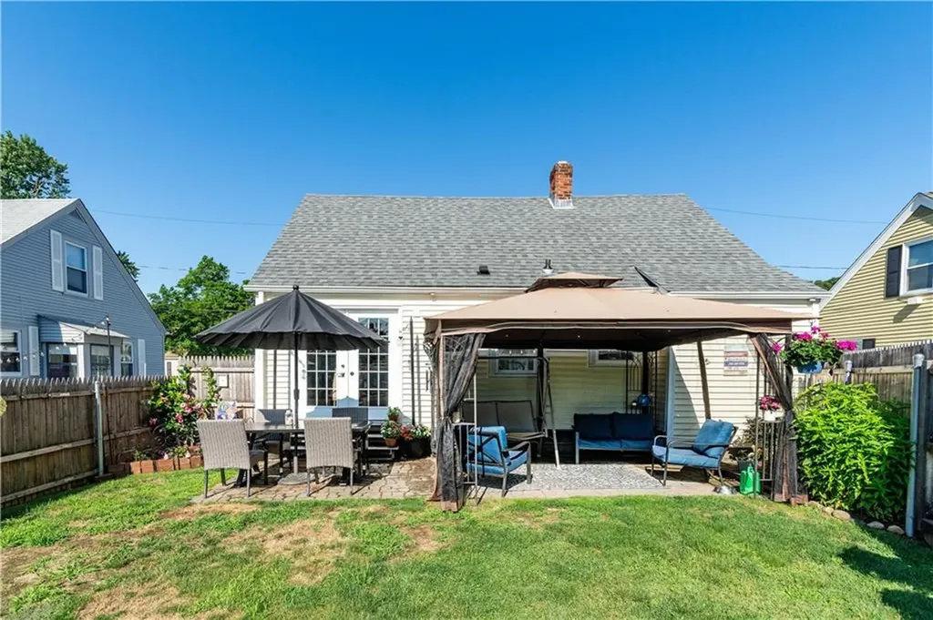 22 Deacon Avenue Warwick RI 02886