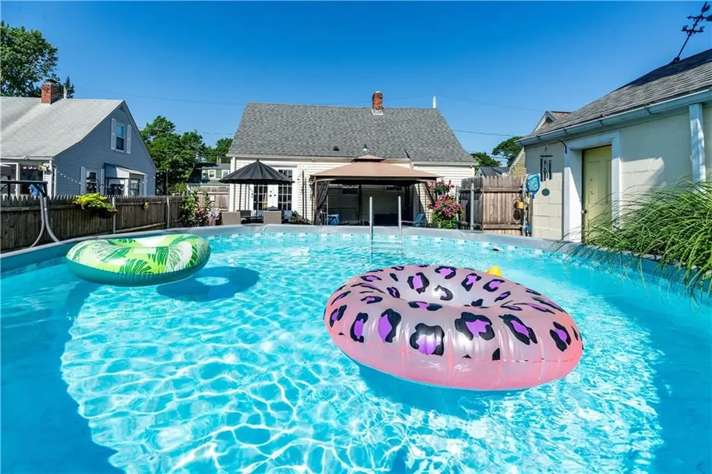 22 Deacon Avenue Warwick RI 02886