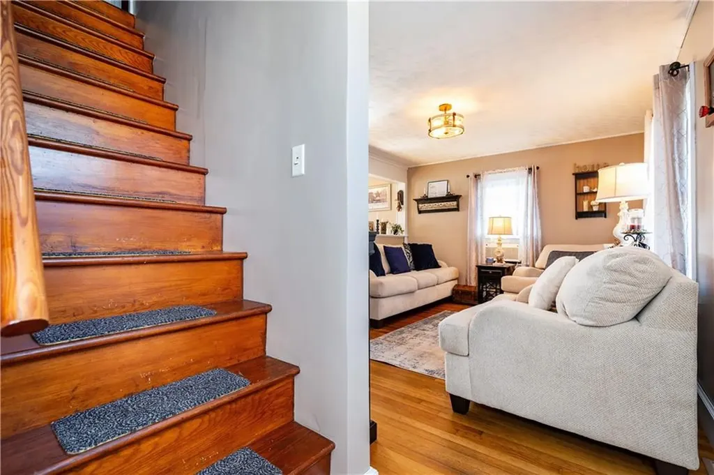 22 Deacon Avenue Warwick RI 02886