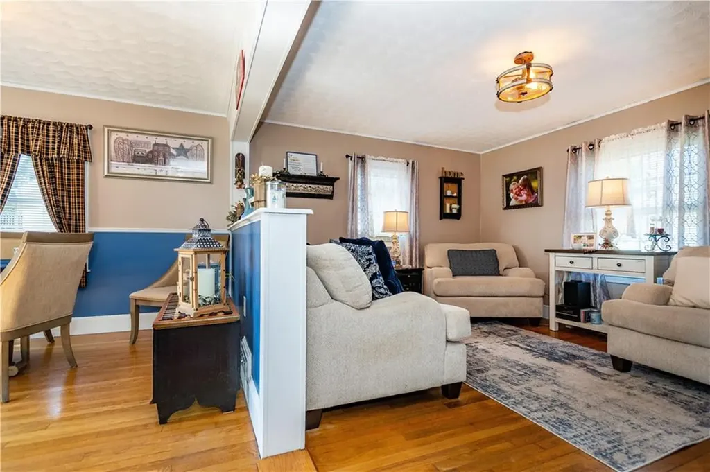 22 Deacon Avenue Warwick RI 02886