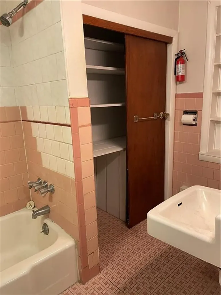 48 Lonsdale Street West Warwick RI 02893
