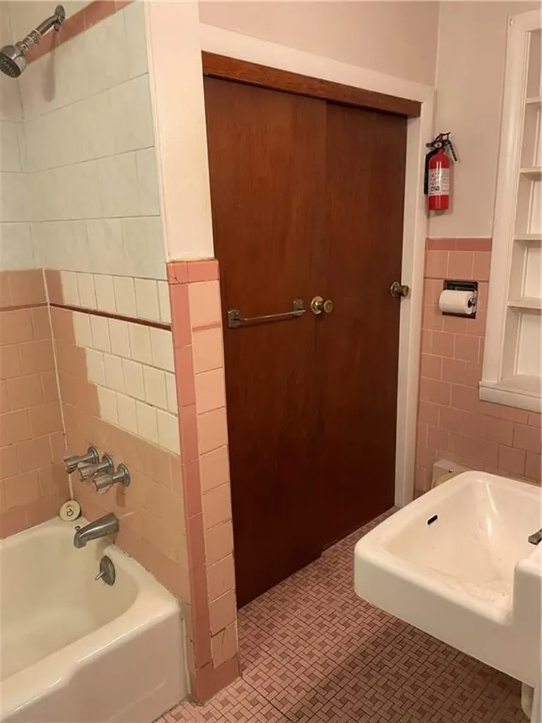 48 Lonsdale Street West Warwick RI 02893