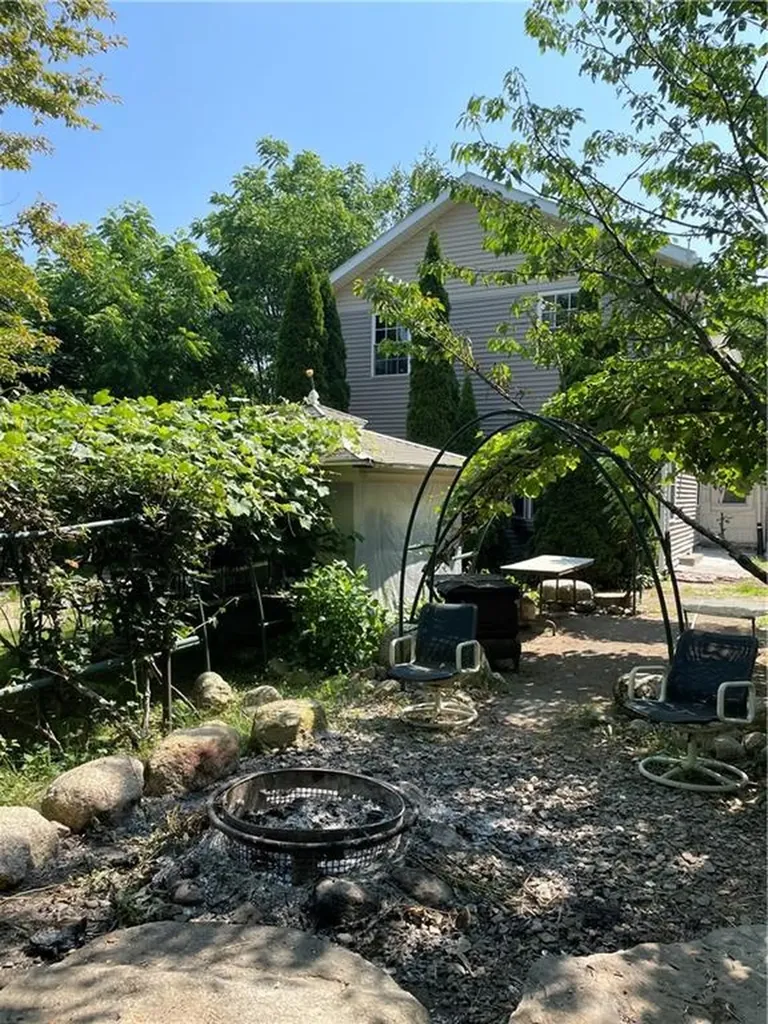 48 Lonsdale Street West Warwick RI 02893