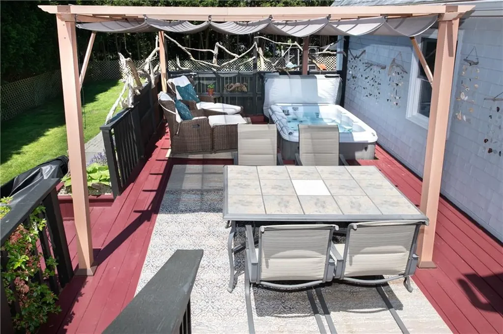 2 Coggeshall Circle Middletown RI 02842