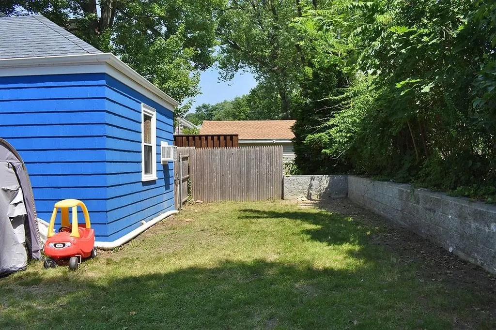 124 Edgehill Road Providence RI 02906