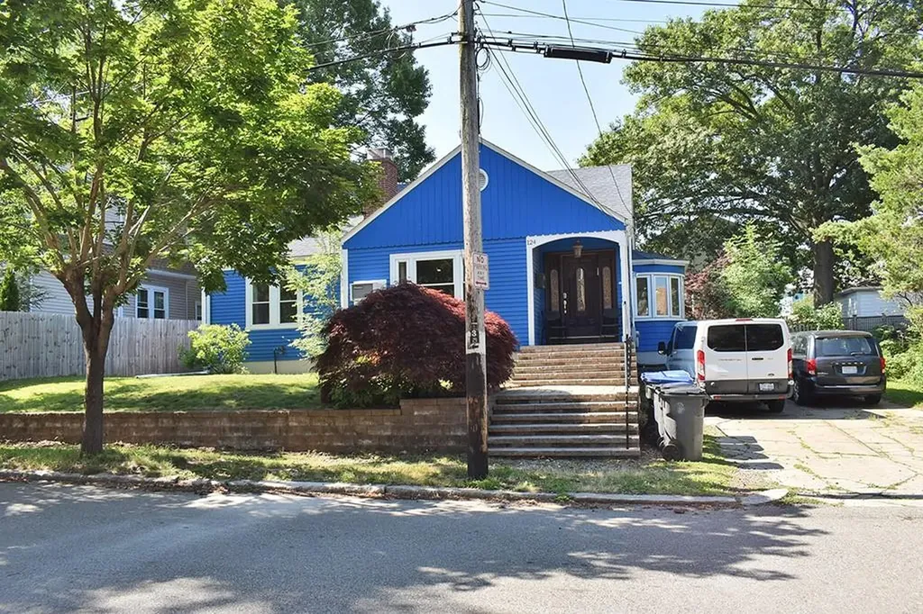 124 Edgehill Road Providence RI 02906