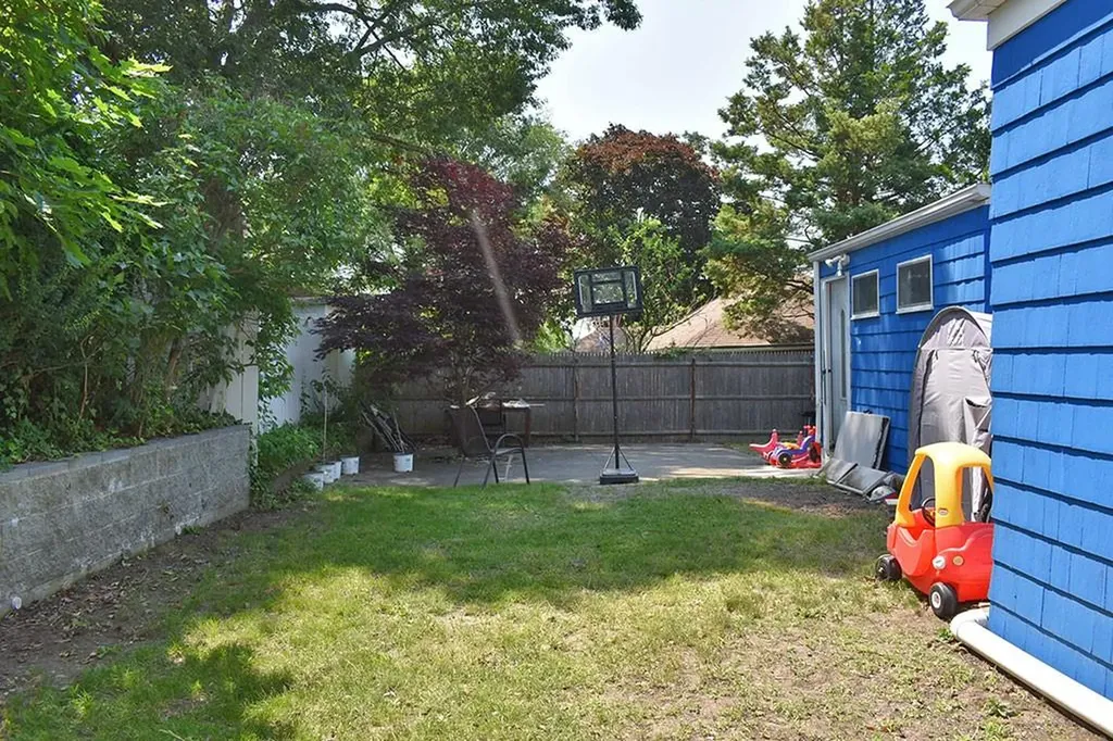124 Edgehill Road Providence RI 02906