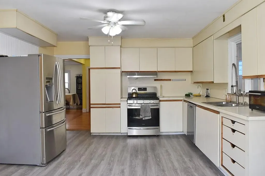 124 Edgehill Road Providence RI 02906