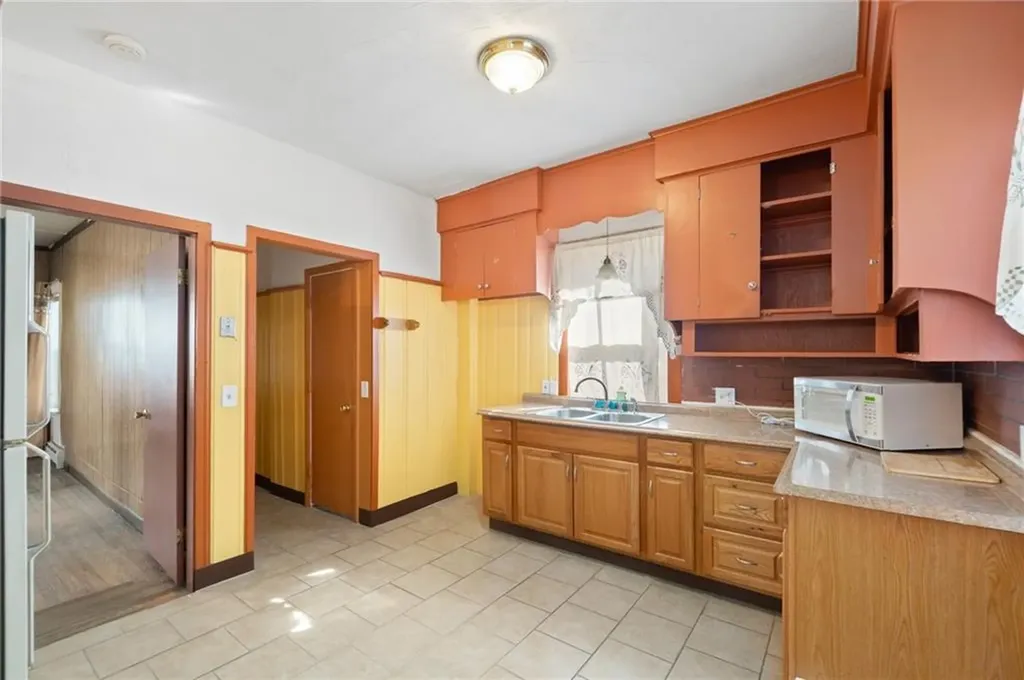 24 Sisson Street Pawtucket RI 02860