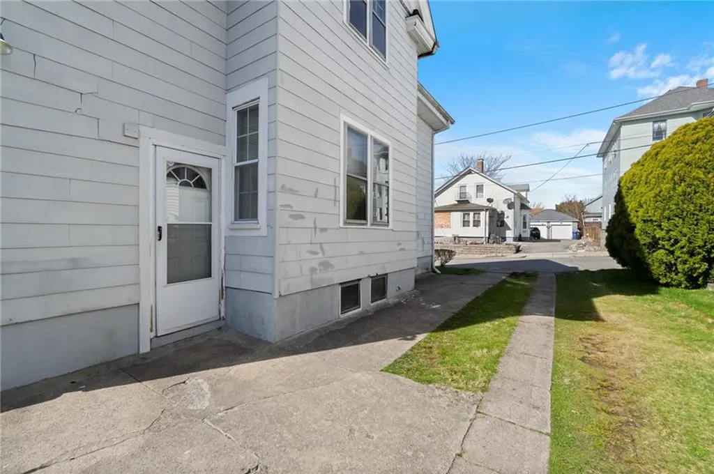 24 Sisson Street Pawtucket RI 02860