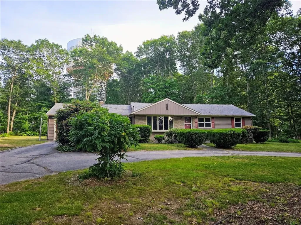 8 Malom Drive Johnston RI 02919