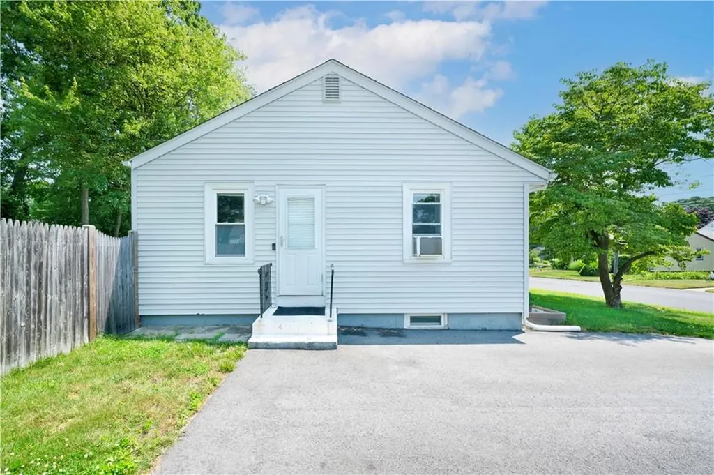 16 Windwood Road Cranston RI 02920