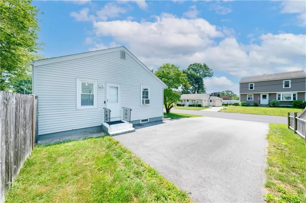16 Windwood Road Cranston RI 02920