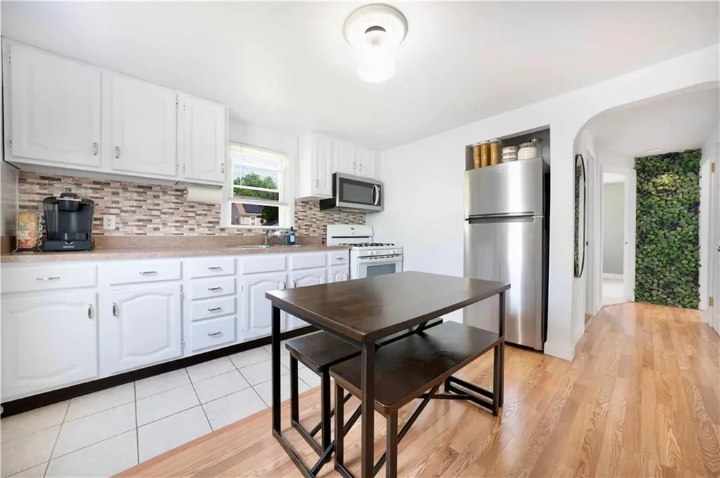 16 Windwood Road Cranston RI 02920