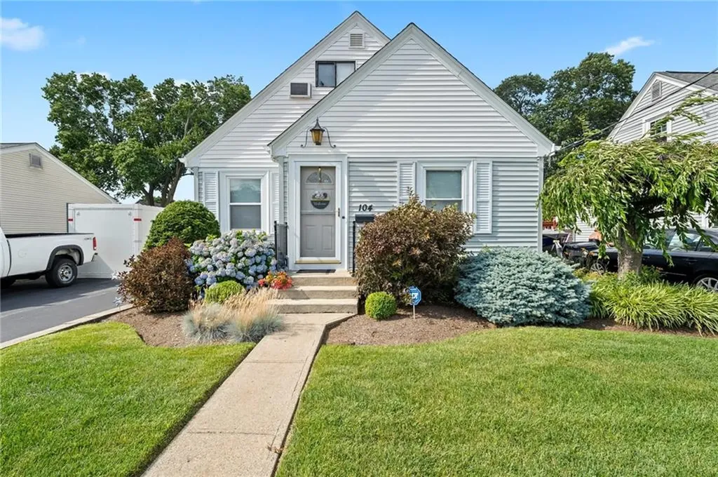104 Benedict Street Pawtucket RI 02861