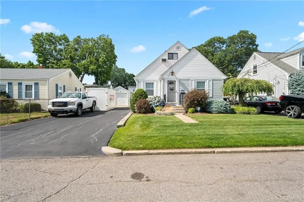 104 Benedict Street Pawtucket RI 02861