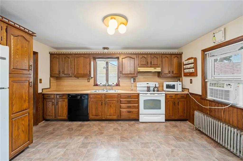 104 Benedict Street Pawtucket RI 02861