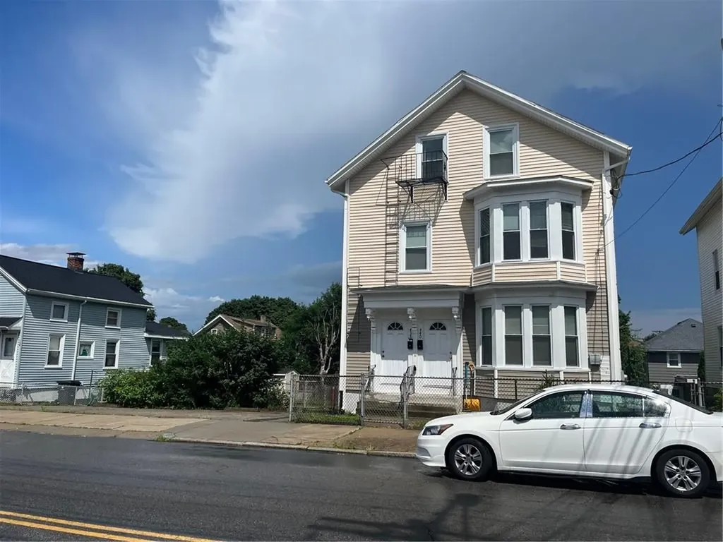 438 East Avenue Pawtucket RI 02860