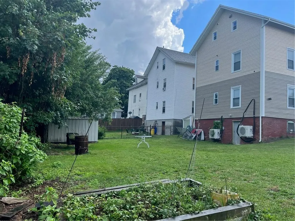 438 East Avenue Pawtucket RI 02860