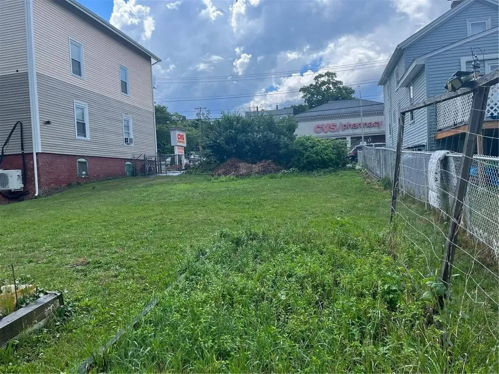 438 East Avenue Pawtucket RI 02860