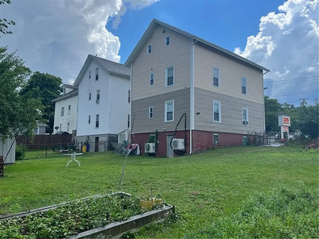 438 East Avenue Pawtucket RI 02860