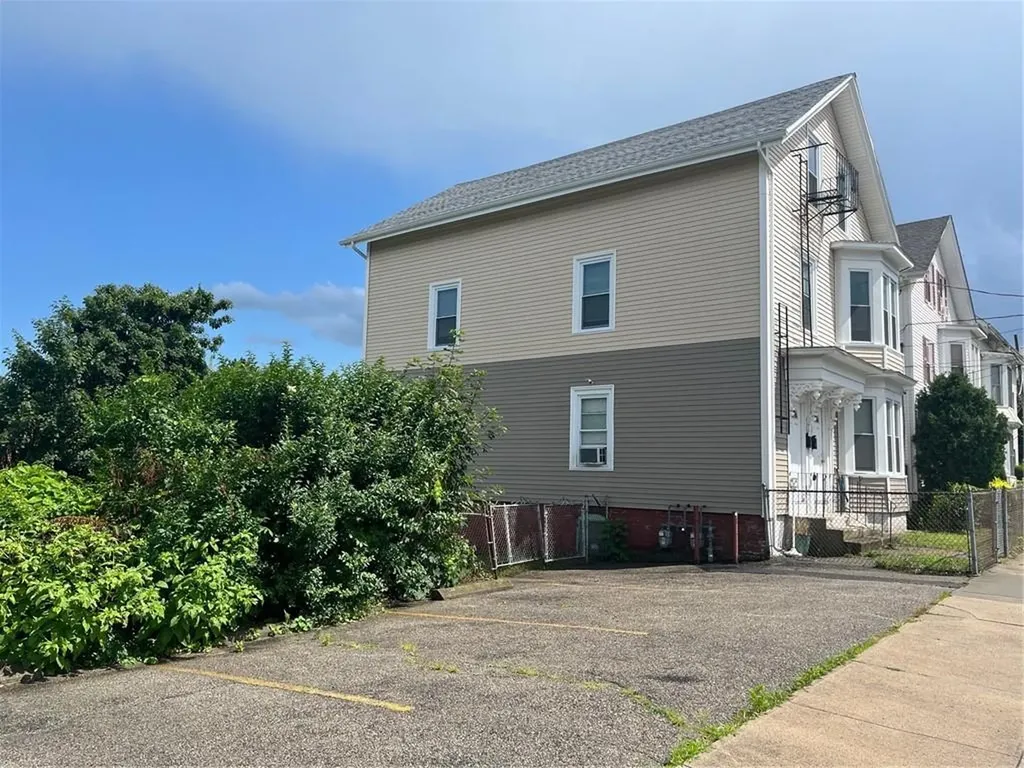 438 East Avenue Pawtucket RI 02860