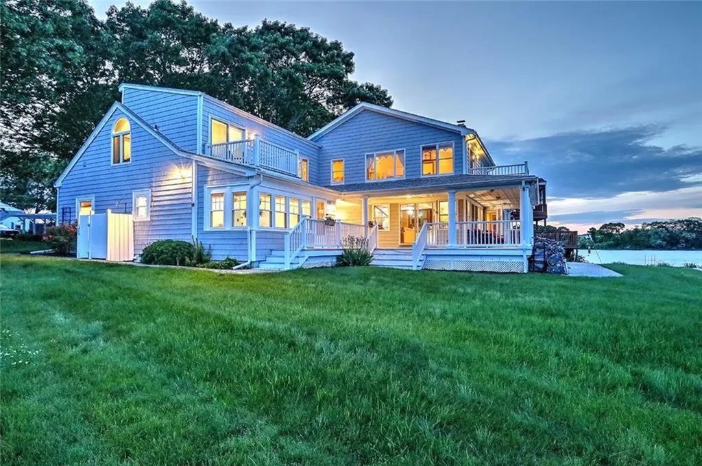 122 - 124 Riverside Drive East Providence RI 02915
