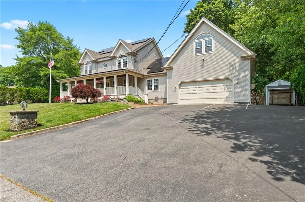 27 Dixon Avenue Bristol RI 02809