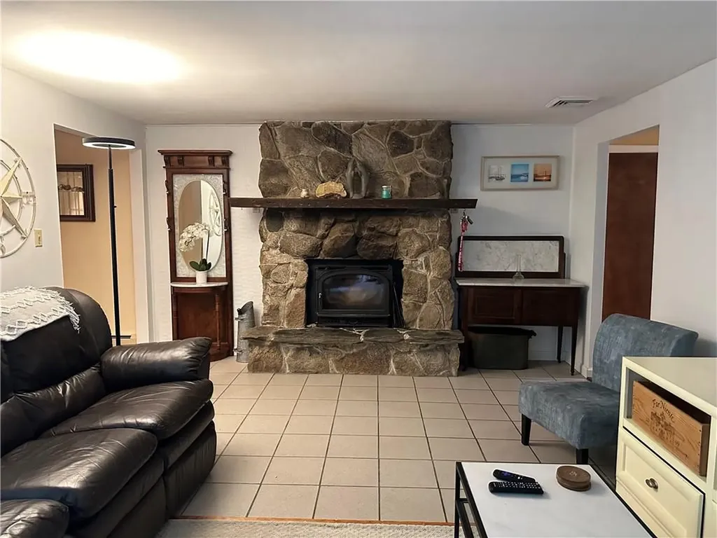 128 Riverside Street Portsmouth RI 02871
