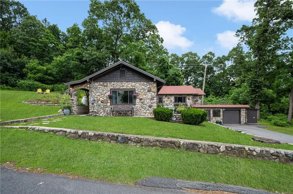 25 Oakhill Drive Cumberland RI 02864