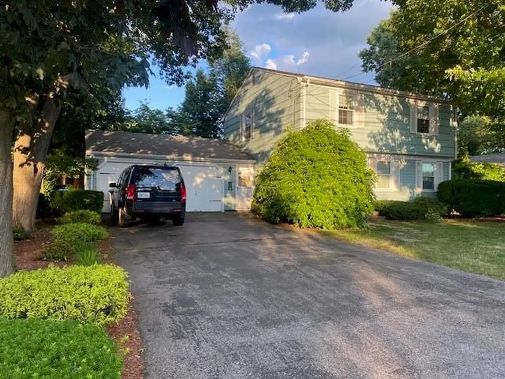 142 Rowe Avenue Pawtucket RI 02861
